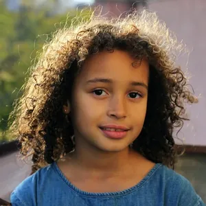 Amálie Atusaye Lewis