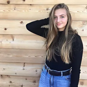  Evelína Doležalová